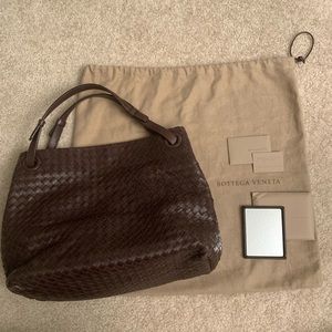 BOTTEGA VENETA Intrecciato Nappa Garda Bag